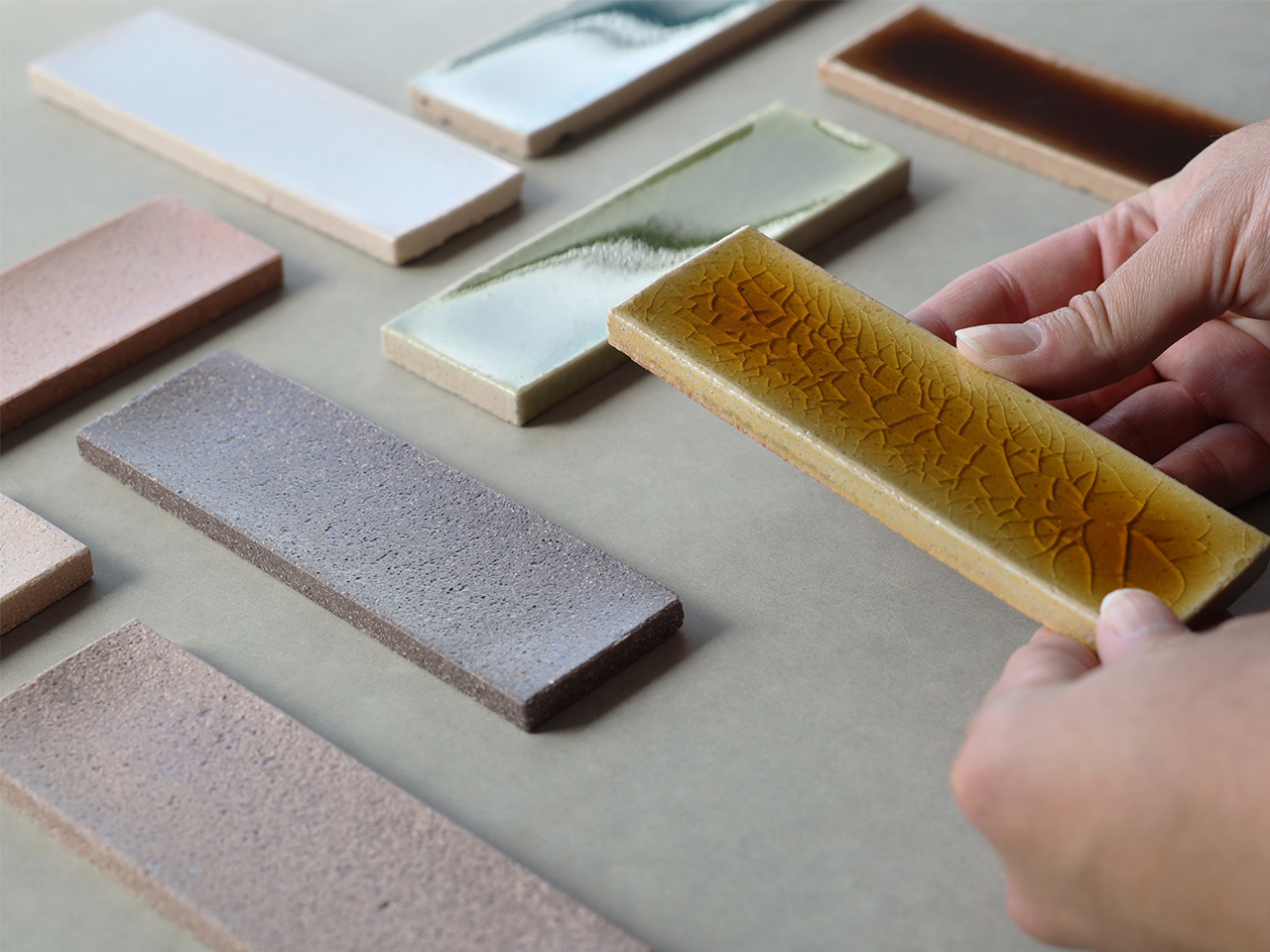 廃棄物を「意匠」へ。低温焼成タイル「Uool」